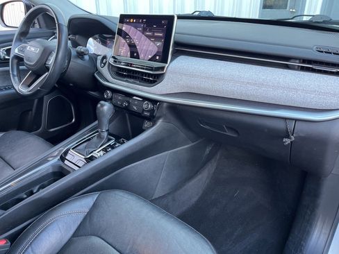 Used 2022 Jeep Compass Latitude image 39