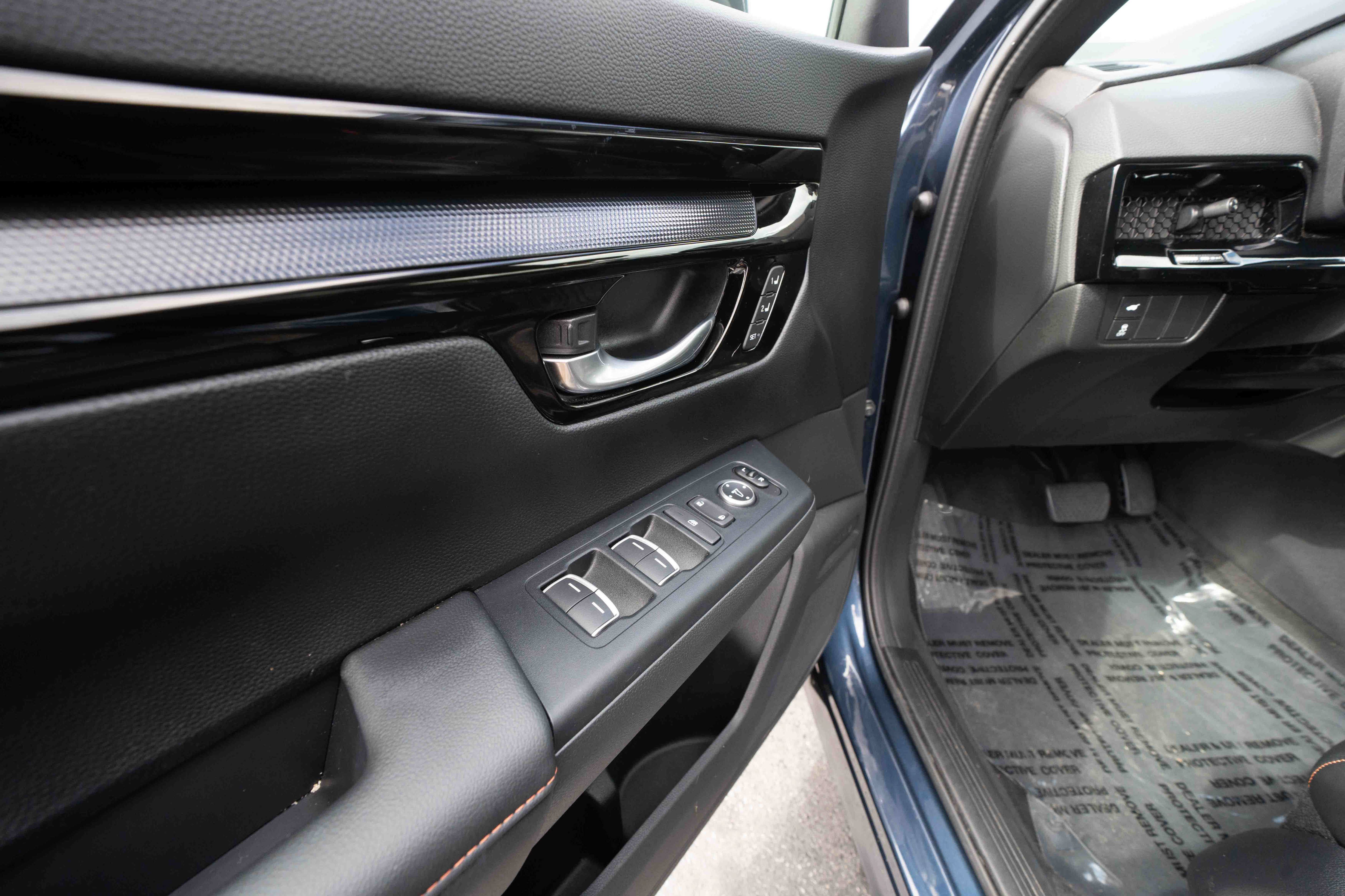 Used 2024 Honda CR-V Sport Touring image 7
