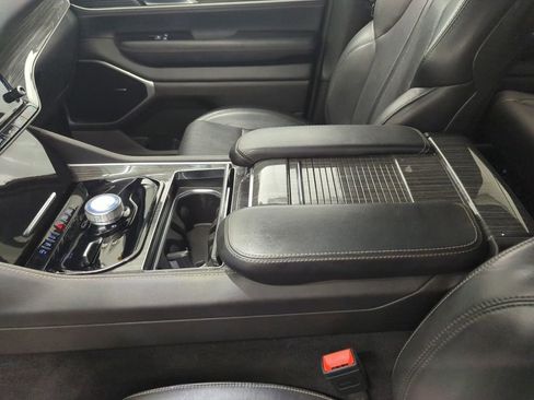 Used 2022 Jeep Wagoneer Series II AWD/4WD image 21