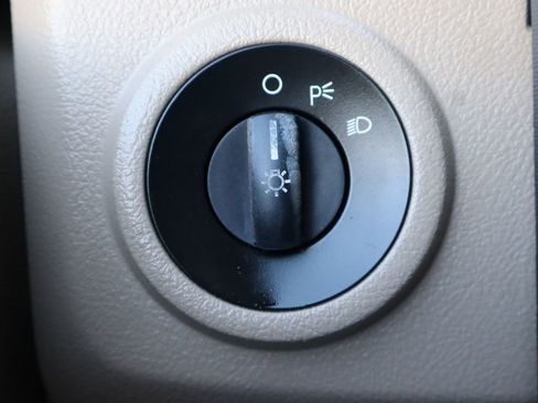 Used 2009 Ford E-350 and Econoline 350 Super Duty Wagon image 30