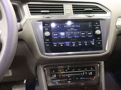 Used 2023 Volkswagen Tiguan SE image 10