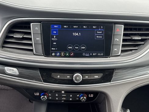 Used 2024 Buick Enclave Premium image 20