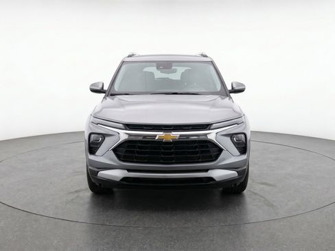 Used 2025 Chevrolet TrailBlazer LT FWD image 2