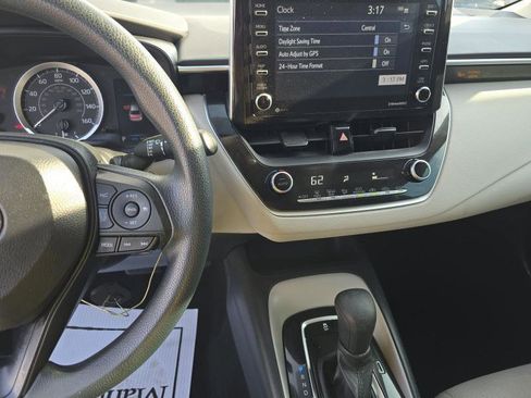 Used 2021 Toyota Corolla LE image 8