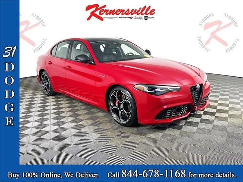 Used 2024 Alfa Romeo Giulia Veloce image 1
