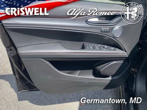 New 2025 Alfa Romeo Stelvio Sprint image 18