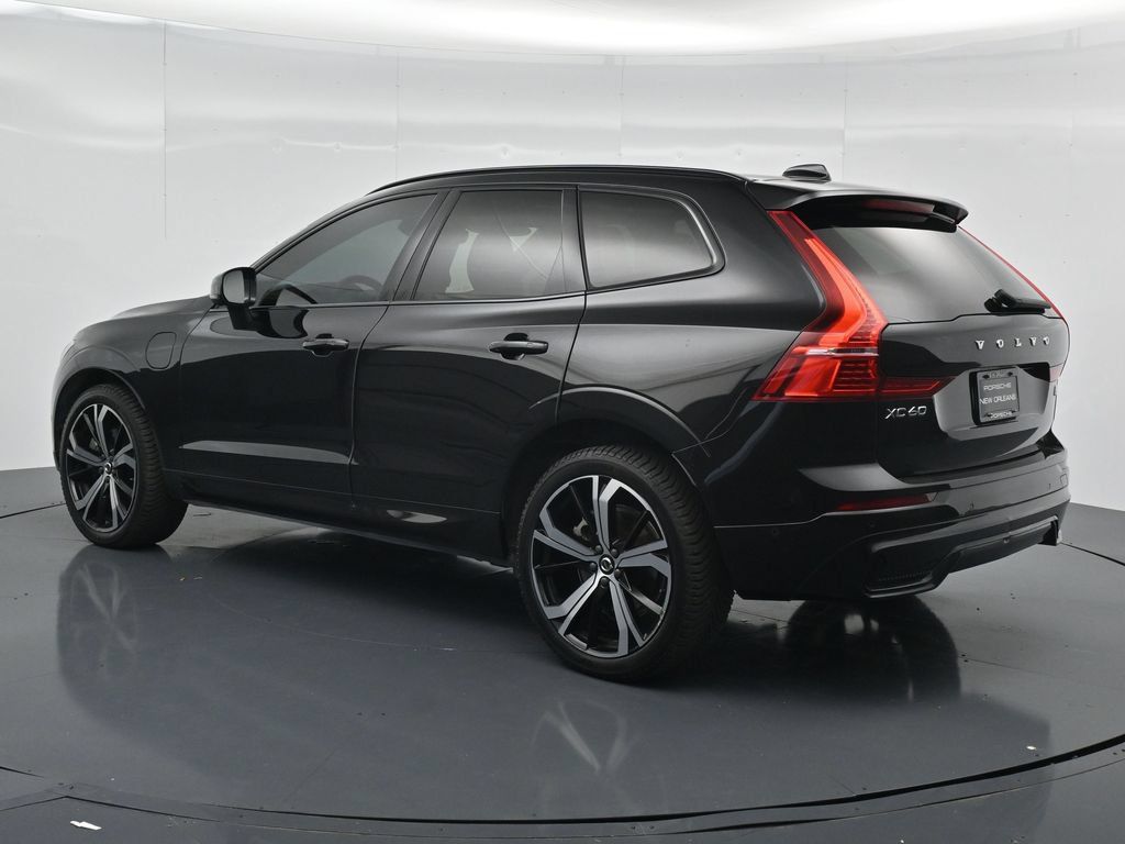 Used 2022 Volvo XC60 T8 R-Design w/ Advanced Package AWD/4WD image 3