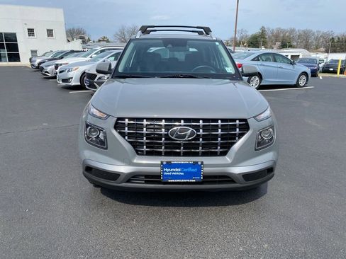 Certified 2022 Hyundai Venue SEL FWD image 3
