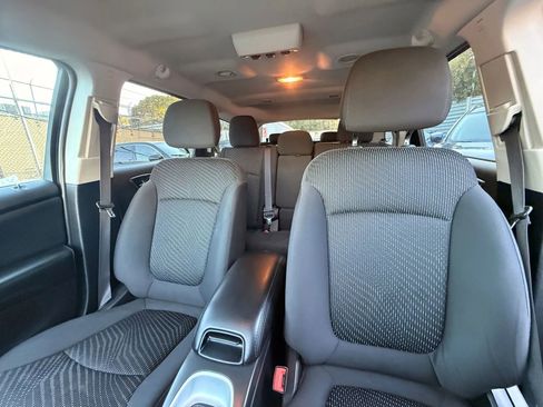 Used 2017 Dodge Journey SE w/ Flexible Seating Group image 12