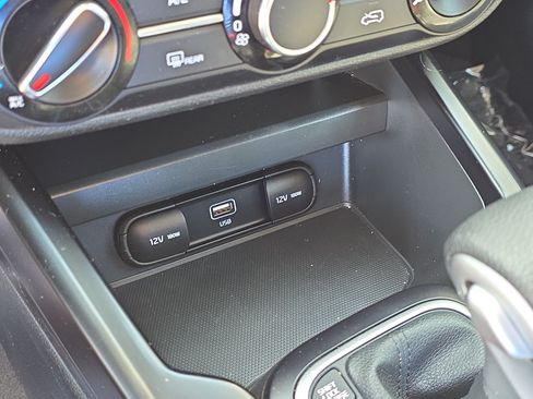 Certified 2023 Kia Soul LX w/ LX Technology Package FWD image 25