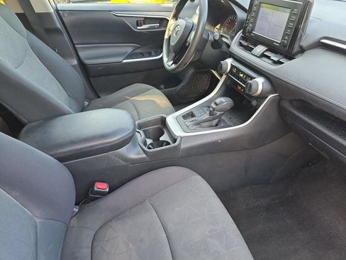 Used 2021 Toyota RAV4 XLE AWD/4WD image 17