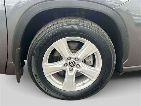 Certified 2024 Toyota Highlander LE AWD/4WD image 11