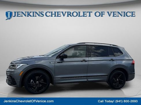 Used 2023 Volkswagen Tiguan SE R-Line FWD image 9