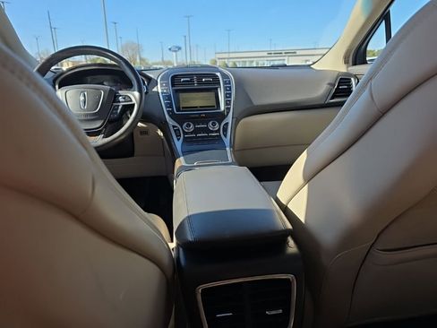 Used 2019 Lincoln Nautilus Reserve image 11