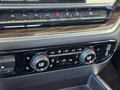 Used 2022 Chevrolet Silverado 1500 LT Trail Boss w/ Convenience Package II AWD/4WD image 19