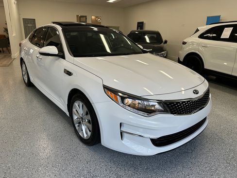 Used 2018 Kia Optima EX w/ Premium Package image 47