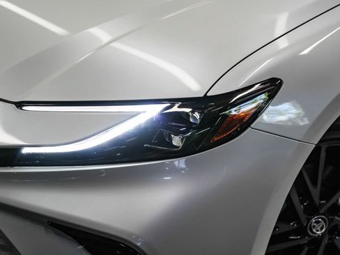 Used 2025 Toyota Camry XSE AWD/4WD image 2