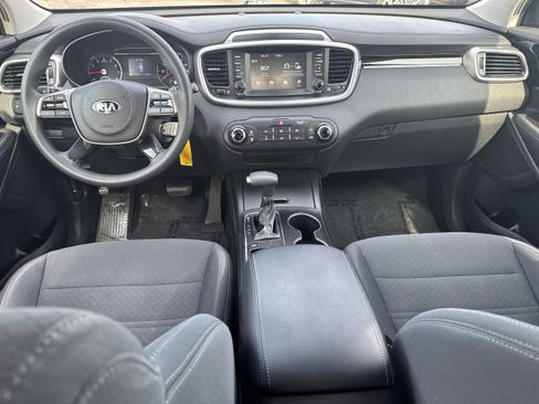 Used 2019 Kia Sorento LX image 11