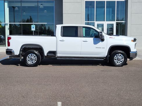 Used 2024 Chevrolet Silverado 2500 LT w/ Convenience Package AWD/4WD image 4