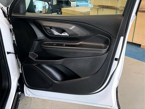 Used 2023 GMC Terrain SLT image 12