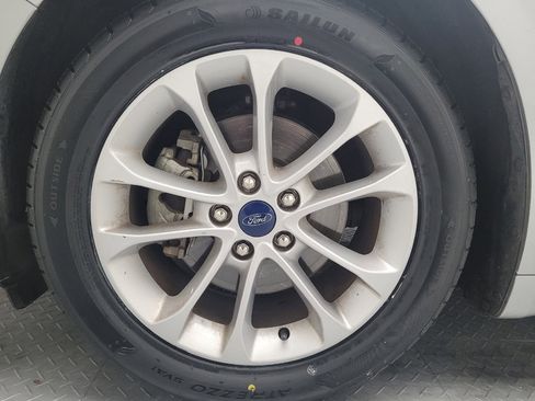 Used 2020 Ford Fusion SE image 31