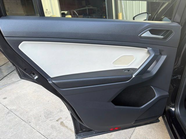 Used 2020 Volkswagen Tiguan SE w/ Panoramic Sunroof Package AWD/4WD image 13