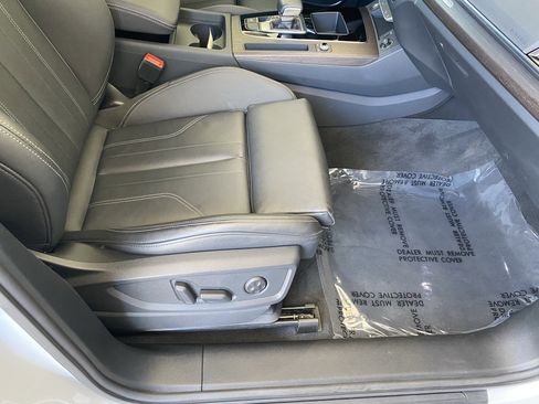 Used 2024 Audi Q5 e Premium w/ Convenience Package image 46