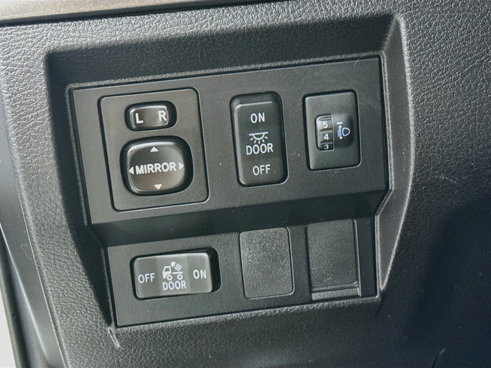 Used 2016 Toyota Tundra SR5 AWD/4WD image 10