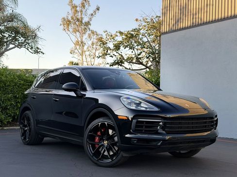 Used 2019 Porsche Cayenne S image 1