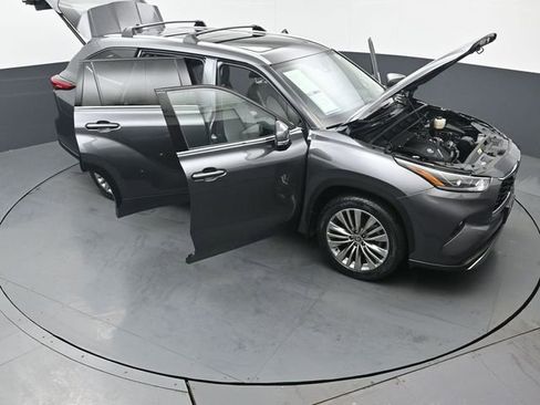 Used 2023 Toyota Highlander Platinum AWD/4WD image 60