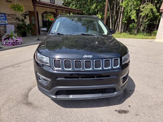 Used 2018 Jeep Compass Latitude w/ Cold Weather Group FWD image 9