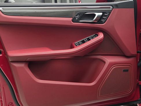 Certified 2025 Porsche Macan GTS AWD/4WD image 18