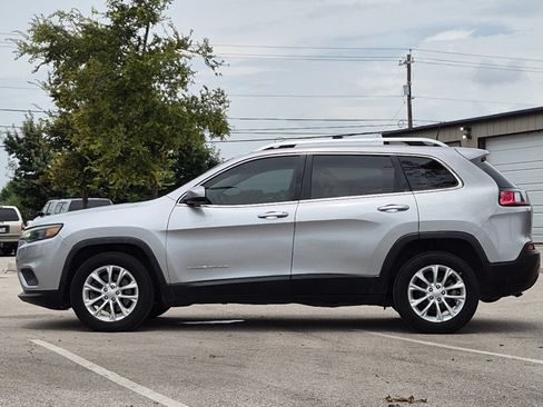 Used 2019 Jeep Cherokee Latitude w/ Popular Appearance Group FWD image 2