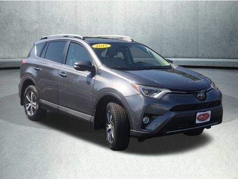 Used 2017 Toyota RAV4 XLE AWD/4WD image 18