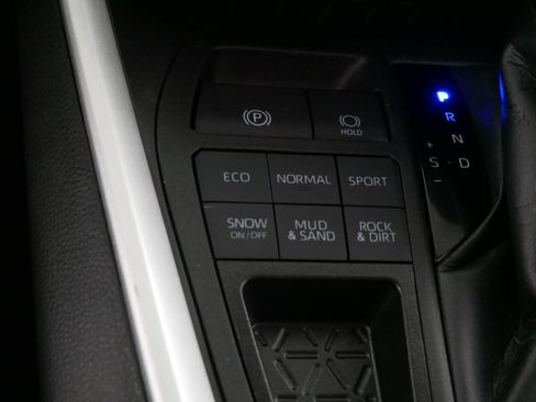 Used 2022 Toyota RAV4 XLE image 29