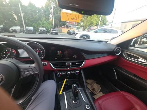 Used 2018 Alfa Romeo Giulia AWD image 19