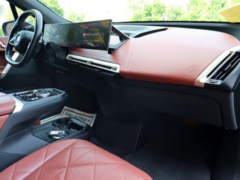 Used 2022 BMW iX xDrive50 w/ Premium Package AWD/4WD image 21