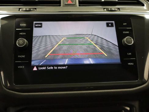 Used 2020 Volkswagen Tiguan SE w/ Panoramic Sunroof Package AWD/4WD image 12