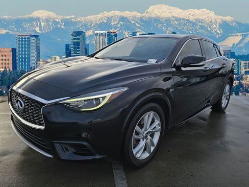 Used 2018 INFINITI QX30 w/ Cargo Package image 11