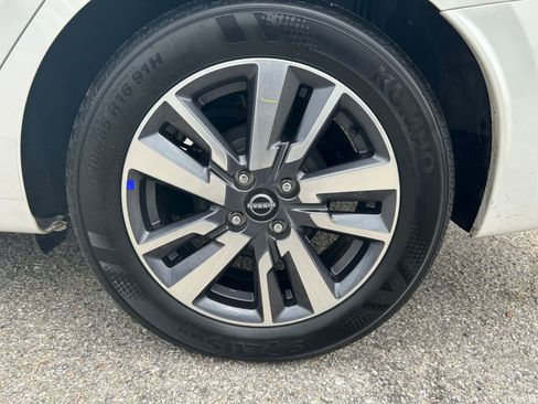 Used 2025 Nissan Versa SV image 24