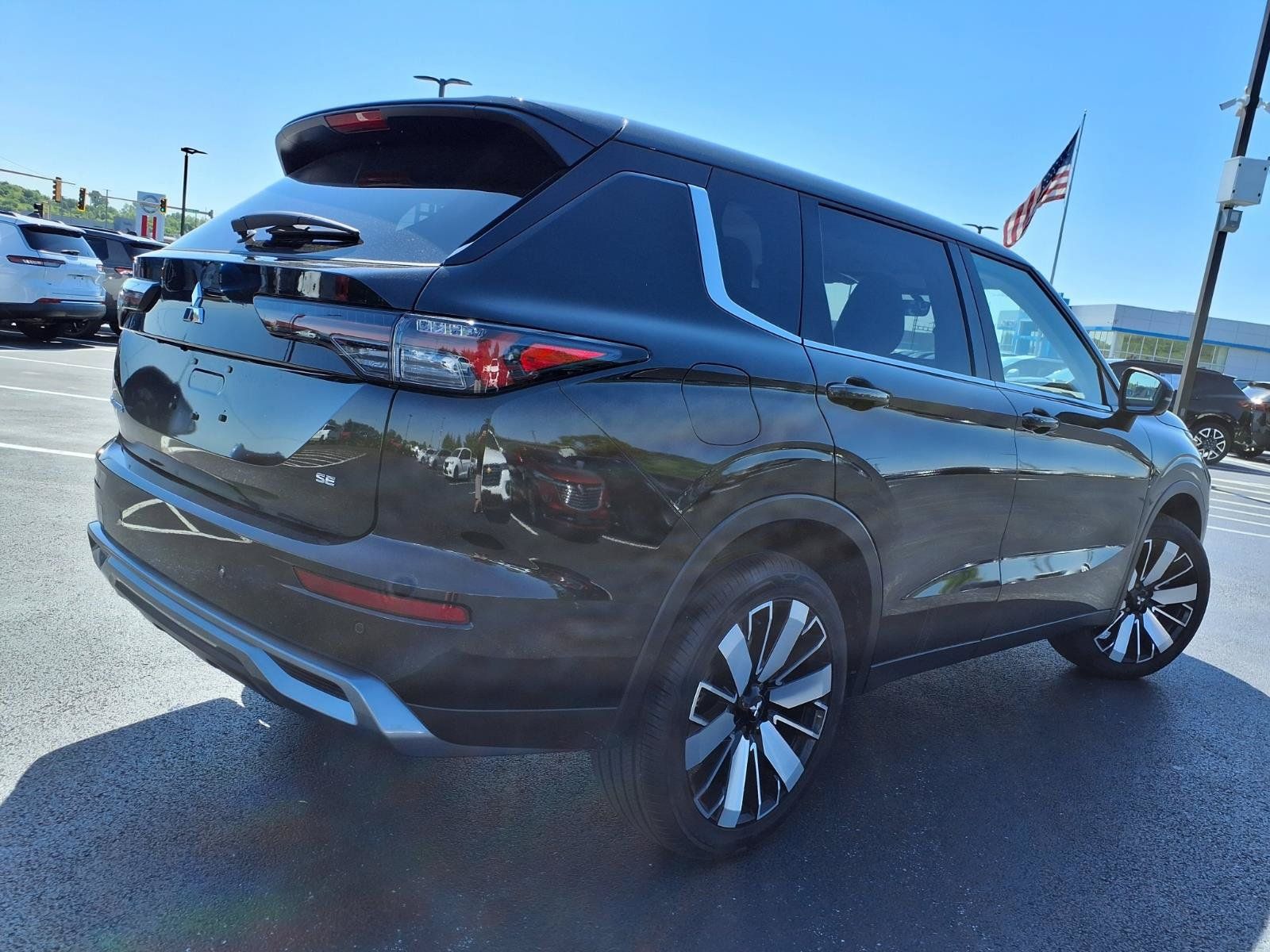 Used 2025 Mitsubishi Outlander SE FWD image 30