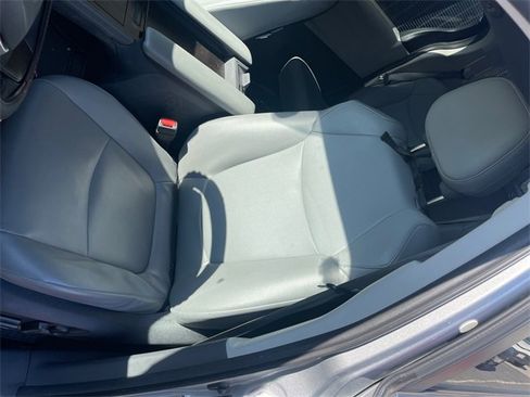 Used 2022 Toyota Sienna XLE image 16