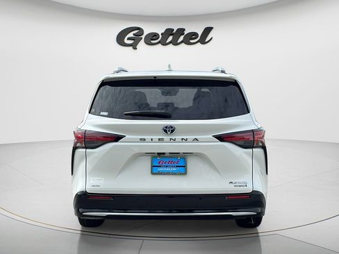 Used 2021 Toyota Sienna Platinum AWD/4WD image 6