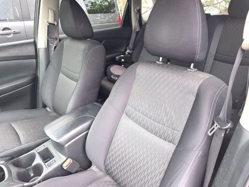 Used 2018 Nissan Rogue SV image 11