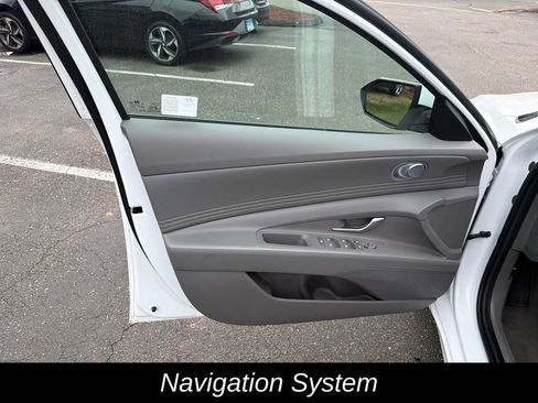Used 2025 Hyundai Elantra SEL w/ Cargo Package image 11