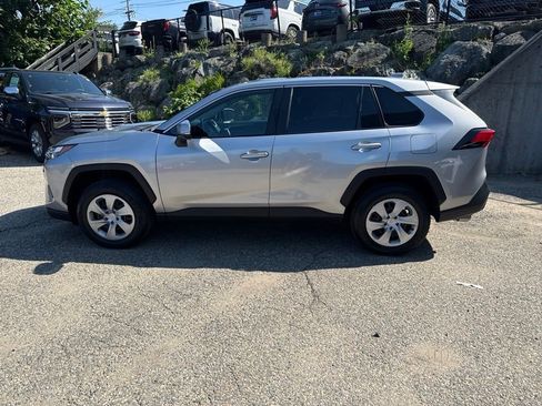 Used 2023 Toyota RAV4 LE AWD/4WD image 3