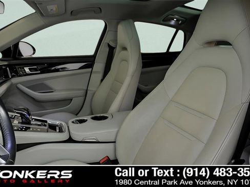 Used 2020 Porsche Panamera RWD image 9