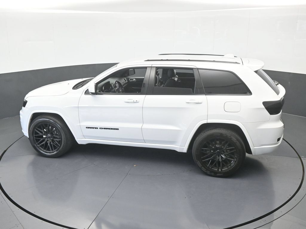 Used 2018 Jeep Grand Cherokee Altitude RWD image 46