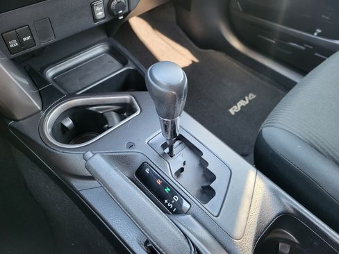Used 2016 Toyota RAV4 LE AWD/4WD image 17