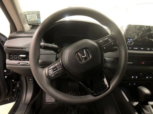 Used 2023 Honda Accord EX image 17